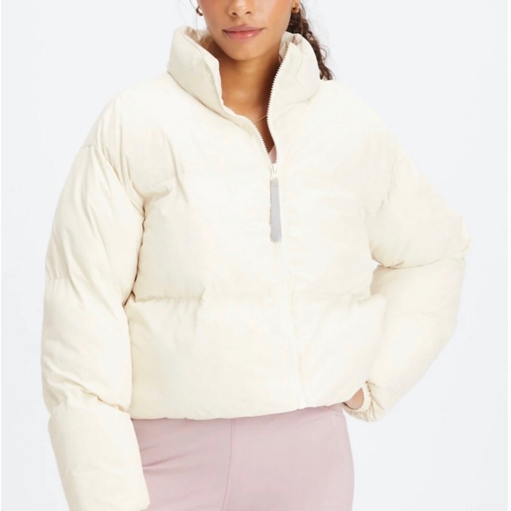 EUC Fabletics wander puffer cropped coat. Cream. Size 2X